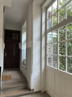 Charismatische 2-Zimmer-Altbauwohnung mit Terrasse – Bild 2