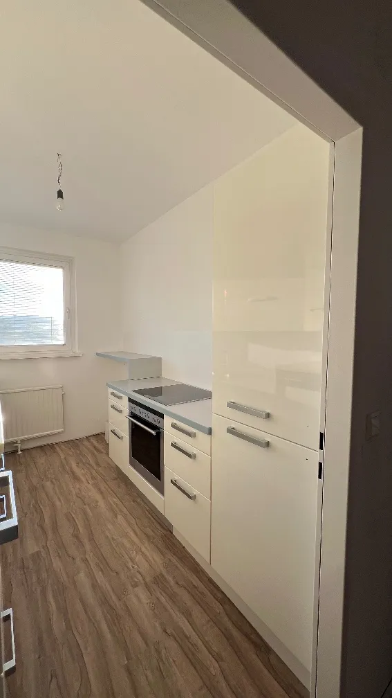 2 Zimmer Wohnung mit verglaster Loggia in der Südstadt - Ansicht 3