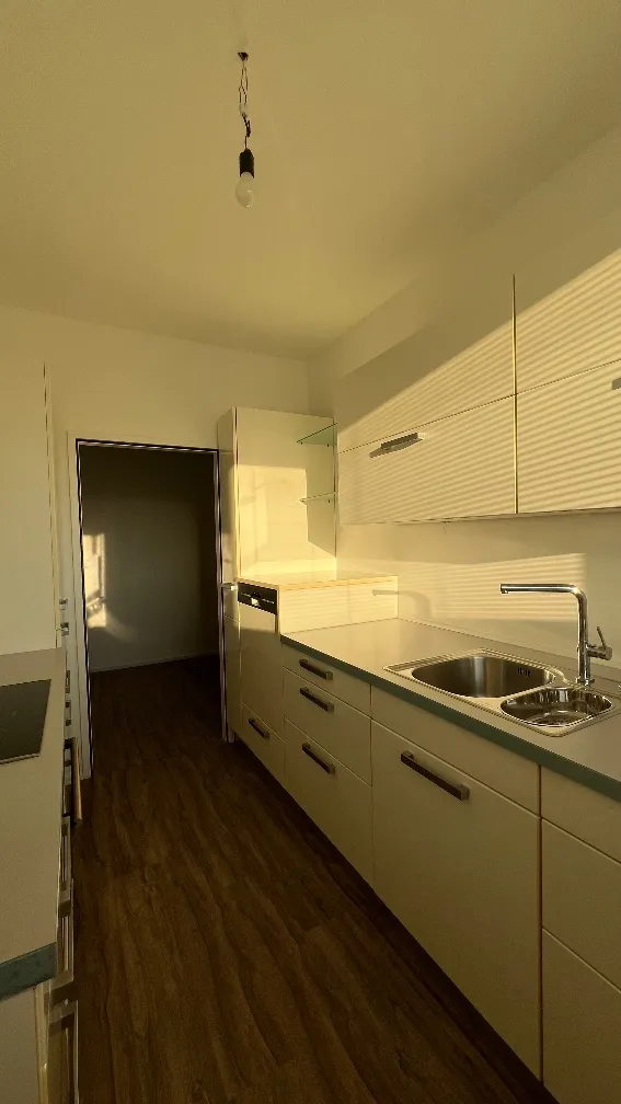 2 Zimmer Wohnung mit verglaster Loggia in der Südstadt - Ansicht 2