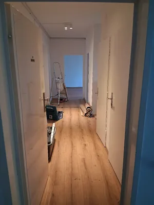 helle, ruhige, gut angeschlossene Wohnung