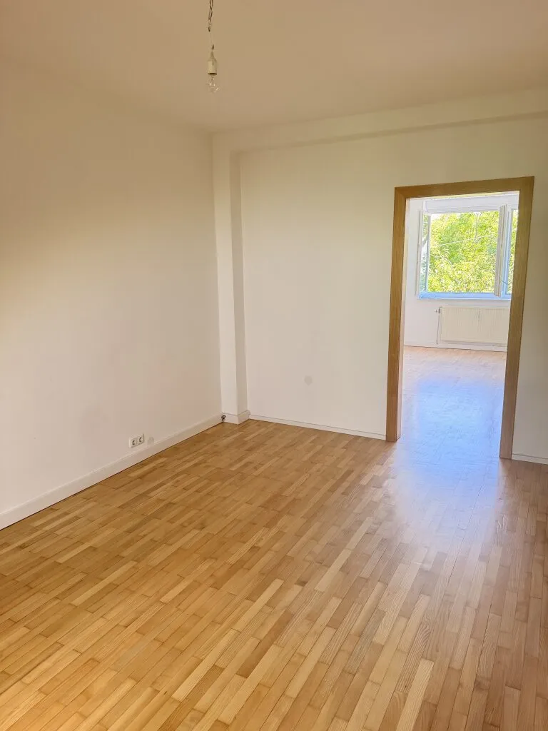 Helle 2-Zimmer-Wohnung mit moderner Küche & Loggia (exkl. Sanierungsdarlehen) - Widok 2