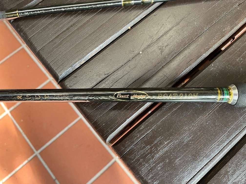 Norwegen Ausrstung - 2 Angelruten mit viel Zubehr,  260,- (1130 Wien) -  willhaben