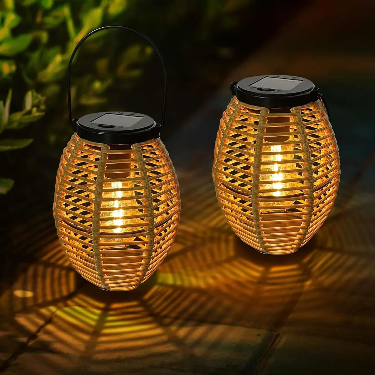 2x Solarlaterne für Außen - Stücke Wetterfest Solar Rattan Laternen, Hängend/ Stehend Solarlampen, IP44 Wasserdicht Solar Laternen für Außen für Terrasse Patio Tisch Garten Balkon Deko, € 35,- (1220 Wien)