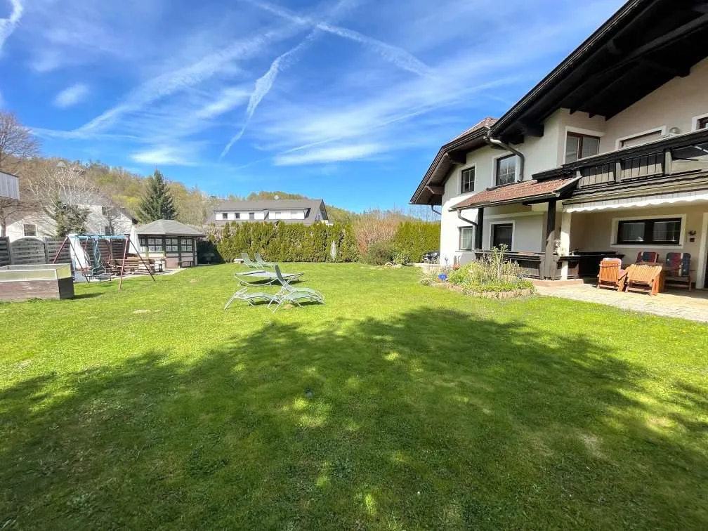 Großzügiges Anwesen mit Villencharakter in Ruhelage und Seenähe - Ansicht 3