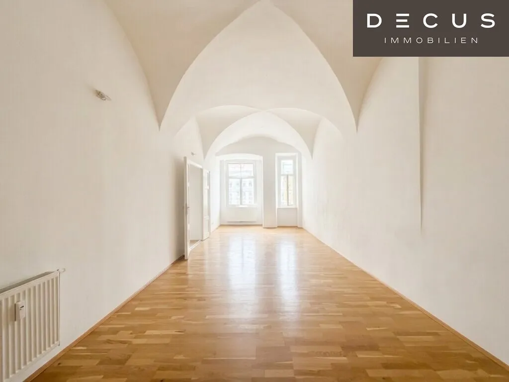 | STILVOLLE 2-ZIMMER-ALTBAUWOHNUNG | 2. OG | ca. 76,21m² | BESTLAGE | HAUPTPLATZ | INNENSTADT - Widok 2