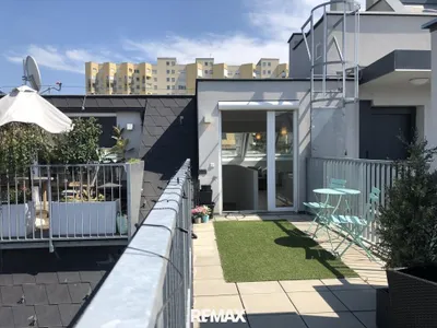 Möblierte 2-Zimmer-Dachgeschosswohnung mit Terrasse nahe U1 Kagran – Bild 3