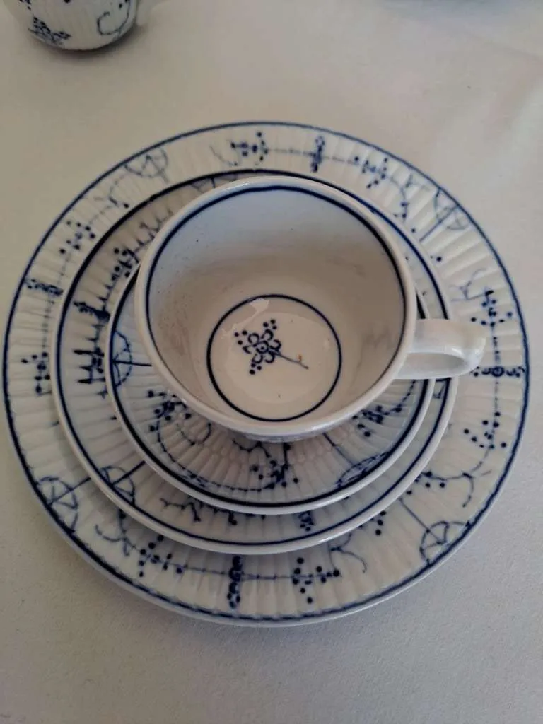 Geschirr Porzellanmarke ANTIK Vintage VILLEROY & BOCH Dresden 1920 Unze Prägung Stempel Porzellan Einrichtung Möbel Deko BOHO SHABBY CHIC, € 95,- (6020 Innsbruck)
