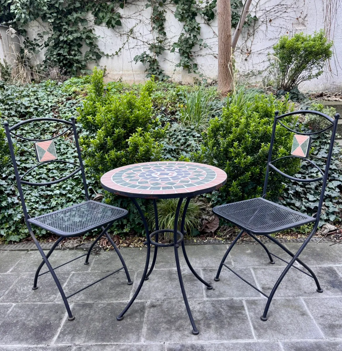 Vintage Bistro Set mit echtem Mosaik - Tisch + 2 klappbare Stühle, € 55,- (1170 Wien)