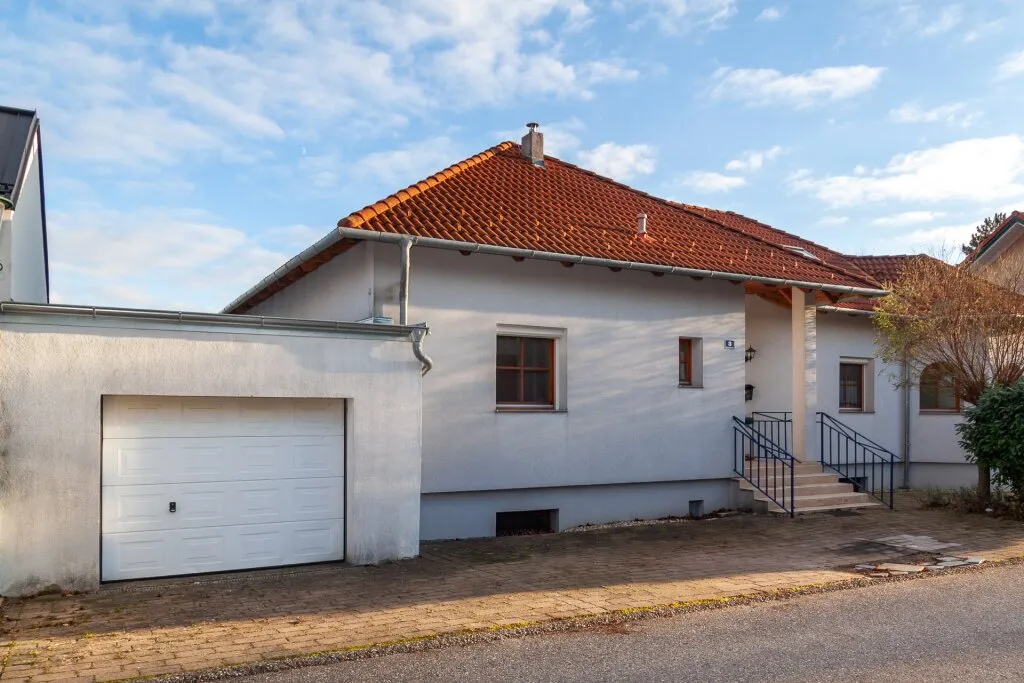 Familienfreundliches Wohnhaus am Ortsrand von Breitenbrunn - Ansicht 3