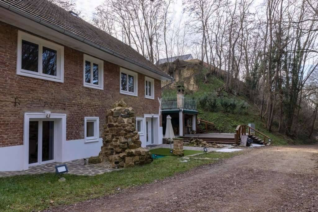 Exklusive Landhausvilla in Engelmannsbrunn - Luxus, Ruhe & Privatsphäre im Herzen des Wagrams - Ansicht 2