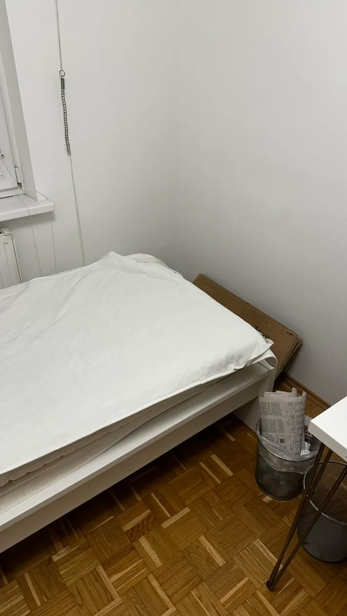 IKEA MALM Bett 90x200 weiß inkl. Matratze, Topper & Schoner - Set, € 0,- (1080 Wien)