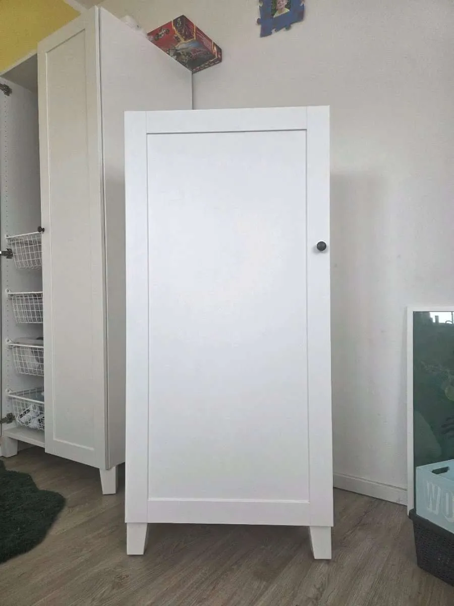 Weißer Ikea Schrank halb hoch, € 25,- (9220 Selpritsch)