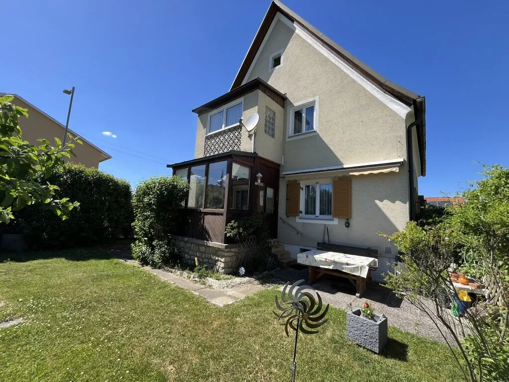 ++Sonniges Einfamilienhaus mit schönem Garten und Carport - voll unterkellert++ - Ansicht 2