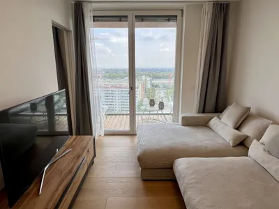 Grünblick Viertel Zwei - Voll möblierte 2-Zimmer-Wohnung im 15. Stock mit Balkon & Fernblick – Bild 3