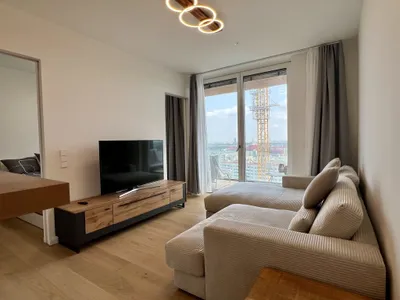 Grünblick Viertel Zwei - Voll möblierte 2-Zimmer-Wohnung im 15. Stock mit Balkon & Fernblick – Bild 2