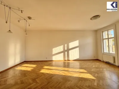 360 TOUR // GENERALSANIERTES ALTBAUWOHNUNG NAHE BÖRSE – Bild 2