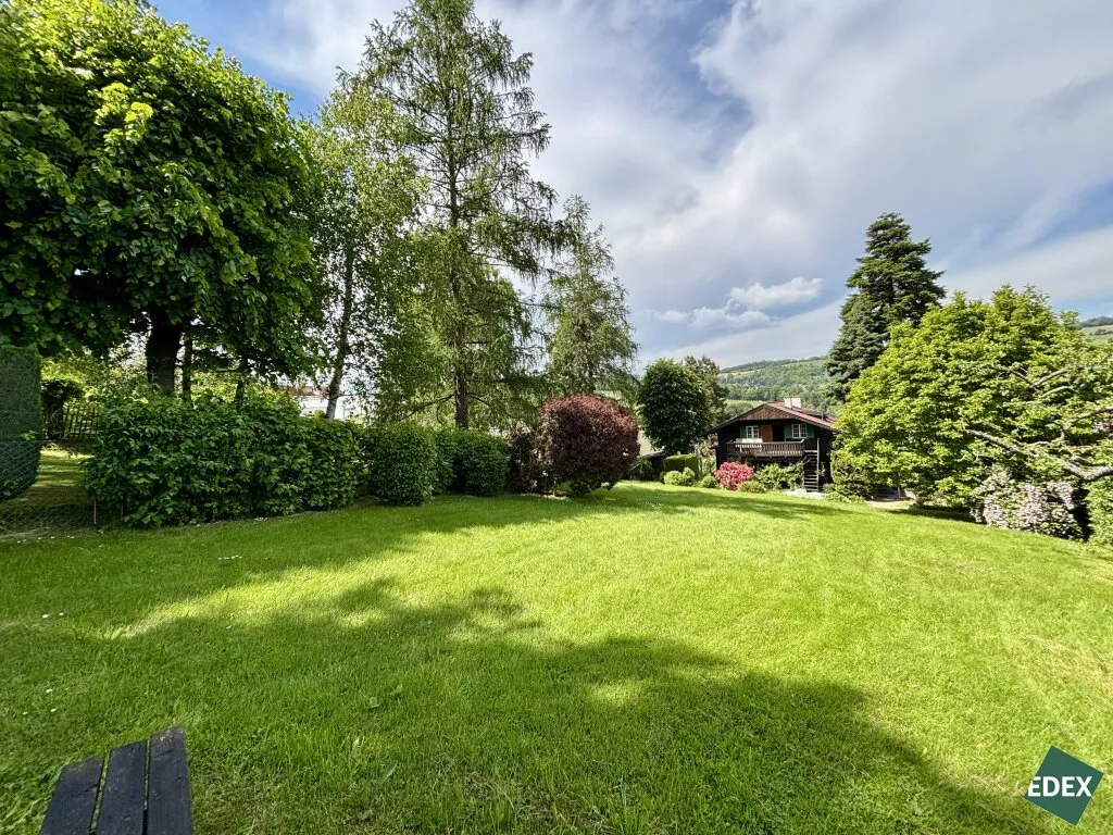 Tirolerhaus auf großem Grundstück und herrlichem Weitblick über die Weinberge - Ansicht 3