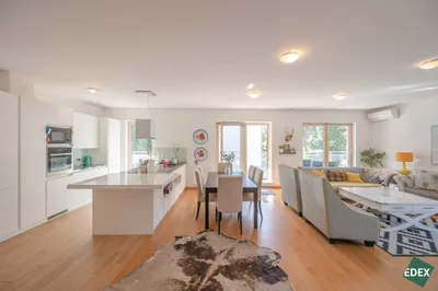 Schöne 5-Zimmer-Maisonette mit großem Garten, Balkon und Terrasse