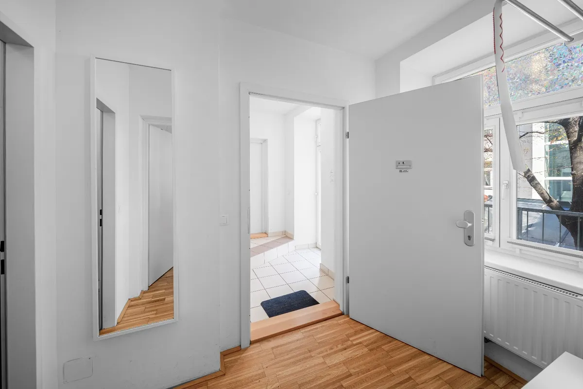 Teilmöblierte Maisonette-Wohnung. Nur 90 Meter von der Mariahilferstraße entfernt. - Ansicht 2