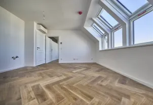 ERSTBEZUG - moderne 2 Zimmer Luxus-Dachgeschosswohnung - mit großer Terrasse mit Fernblick - zu mieten in 1180 Wien, Nähe Kutschkermarkt – Bild 2