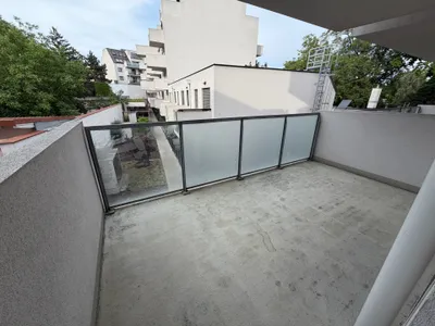 3-Zimmer-Wohnung in begehrter Lage in unmittelbarer Nähe zum Kagraner Platz – Bild 2