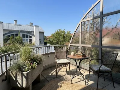 1140! Sonnige 5-Zimmer-DG-Maisonette mit S/W-Terrasse und Balkon in Grünruhelage! – Bild 2