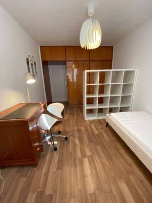 Provisionsfrei: Frisch saniert, mobliert: 4er-WG-Zimmer – Bild 3