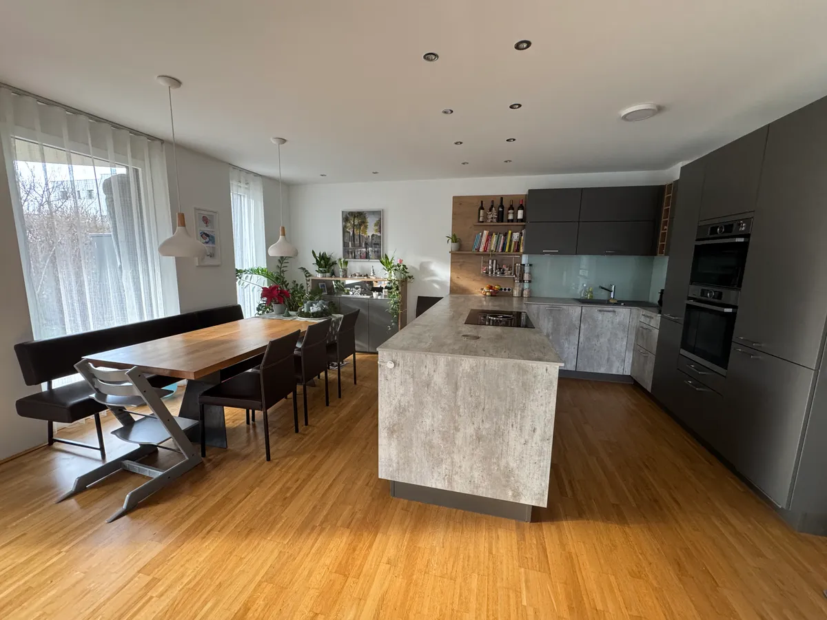 Großzügige 4-Zimmer-Eigentumswohnung mit 200 m² Eigengarten & Pool - Ansicht 3