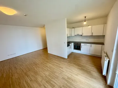 Lichtdurchflutete . ruhige, hofseitig orientiette Neubauwohnung mit Balkon – Bild 2