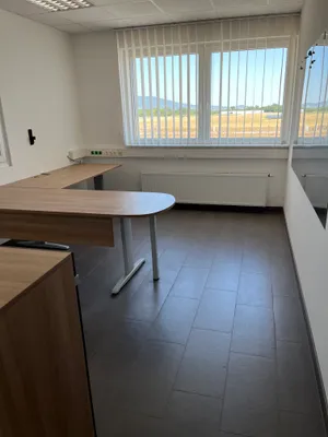 8-Zimmer-Gewerbeimmobilie mieten in Baden – 272 m², € 3.496 – Bild 11 von 19