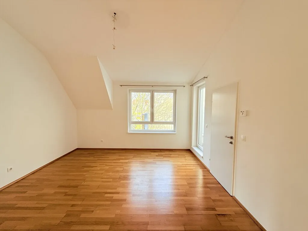 Gepflegte 2-Zimmer Dachgeschosswohnung in ruhiger aber gut angebundener Lage - Widok 2