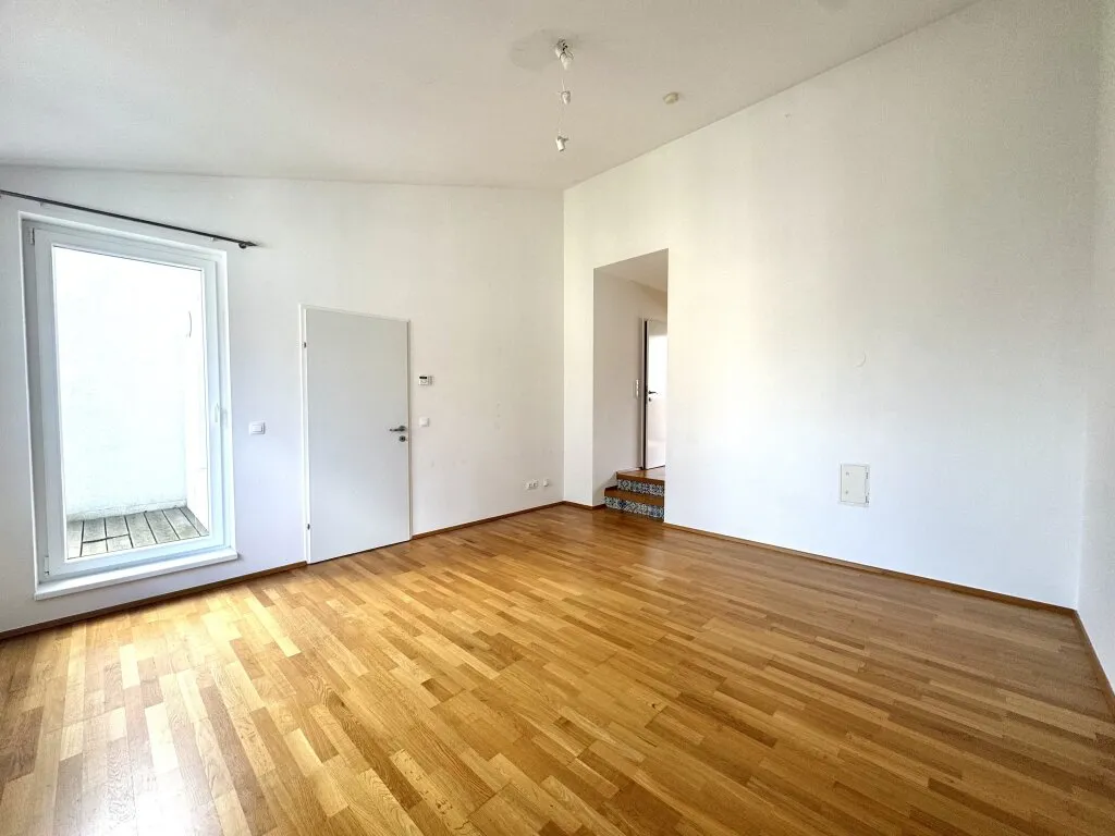 Gepflegte 2-Zimmer Dachgeschosswohnung in ruhiger aber gut angebundener Lage - Widok 3