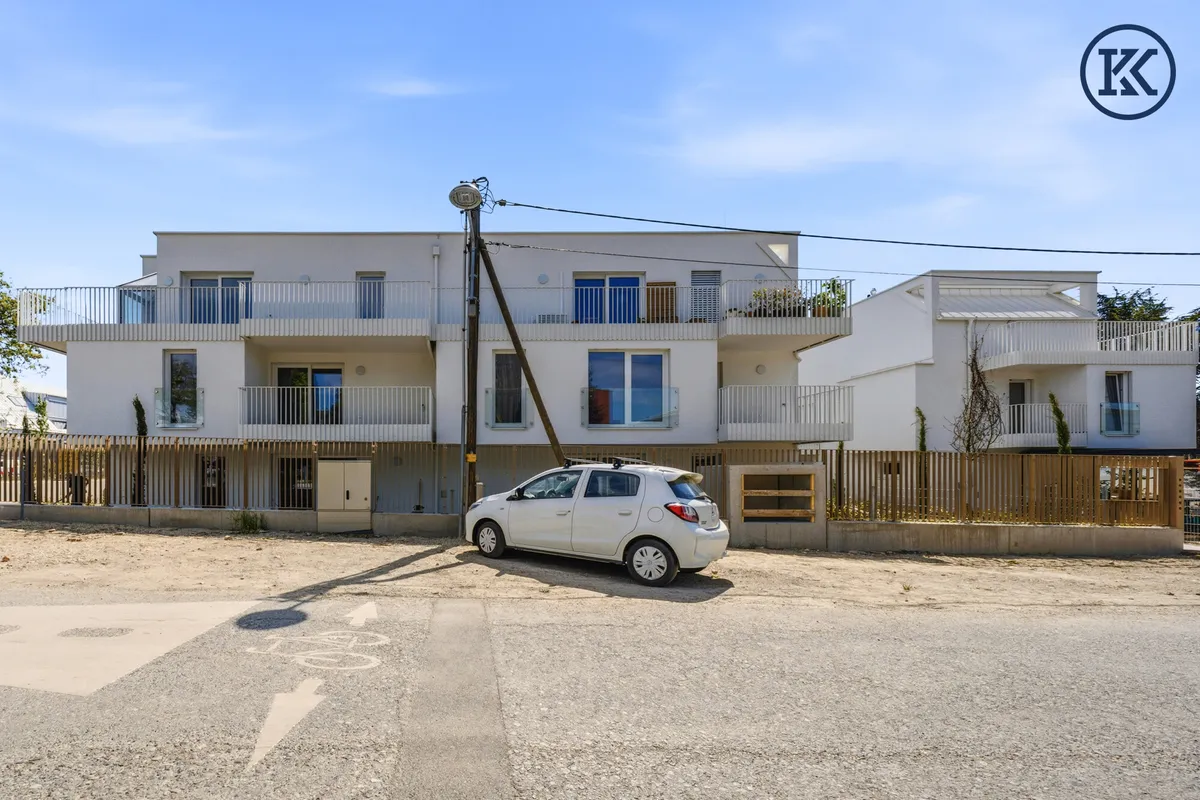 Urbanes Wohngefühl mit Balkon: Stilvolles 2-Zimmer-Domizil im Obergeschoss nahe der U1 - Ansicht 2