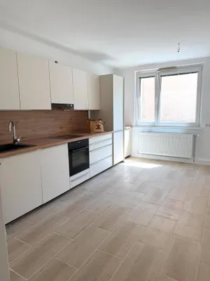 Frisch renoviert: Helle 3-Zimmer-Wohnung mit Garage & ruhigem Grün-Innenhof beim Yppenplatz/ Brunnenmarkt, 1160 Wien – Bild 2