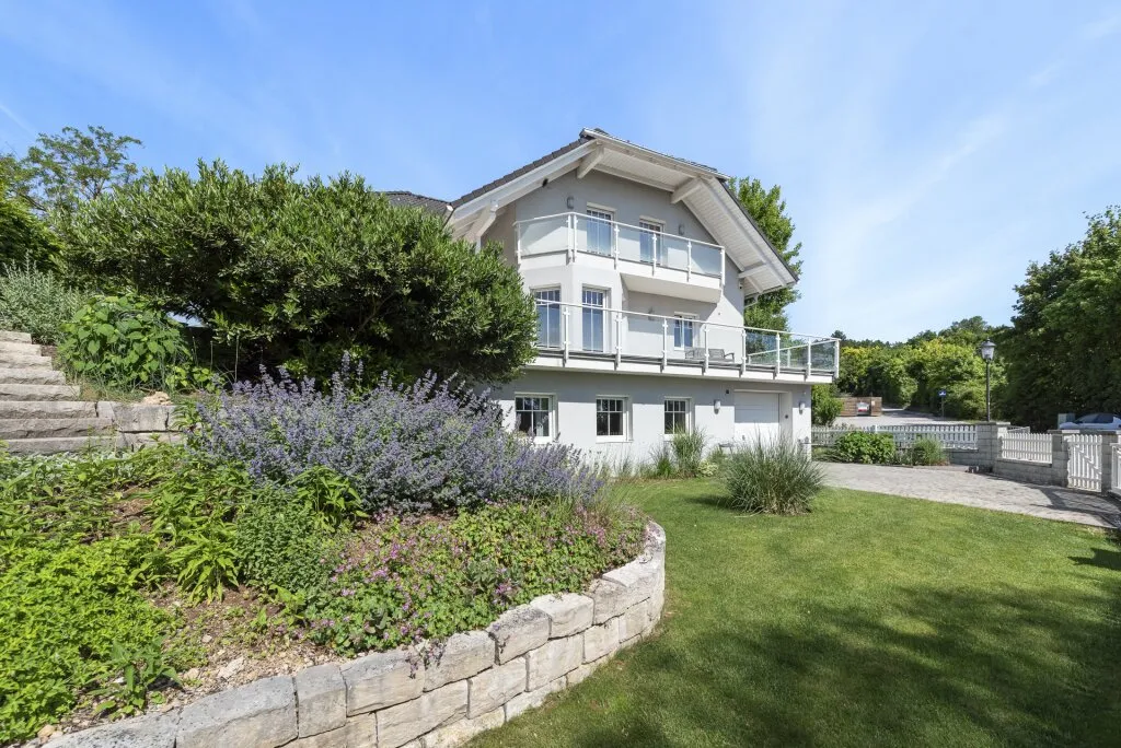 Eine Adresse für Menschen, die angekommen sind | Bezugsfertige Villa mit Pool und viel Privatsphäre oberhalb des Thermalorts Bad Fischau – pohled 2