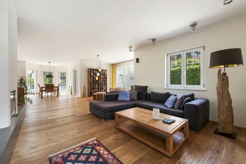 Eine Adresse für Menschen, die angekommen sind | Bezugsfertige Villa mit Pool und viel Privatsphäre oberhalb des Thermalorts Bad Fischau – pohled 3