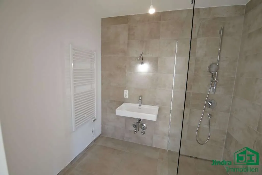 Erstklassiges Wohnen in Innsbruck: Moderne 3-Zimmer Wohnung (TOP 12) mit Süd- und Westbalkon ! - Ansicht 3