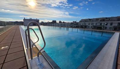 Pool am Dach: Wohnen mit Urlaubsfeeling!