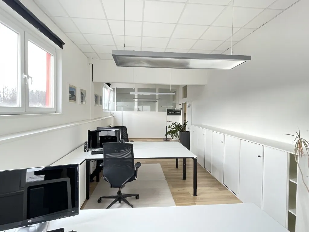 möbliertes Büro in Bürogemeinschaft - verkehrsgünstige Lage nahe A1 Eugendorf - Ansicht 3