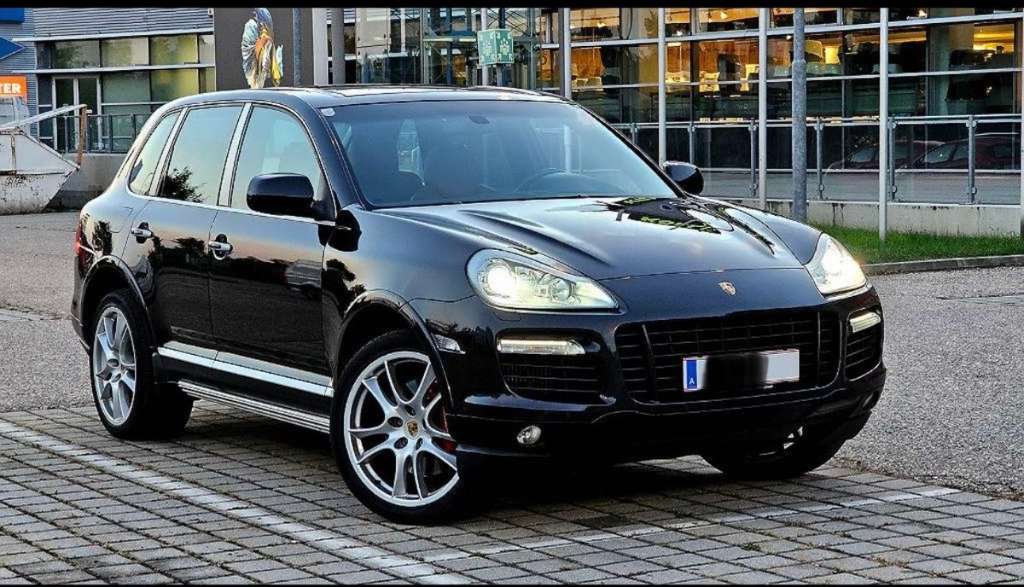 Porsche Cayenne Turbo SUV / Geländewagen