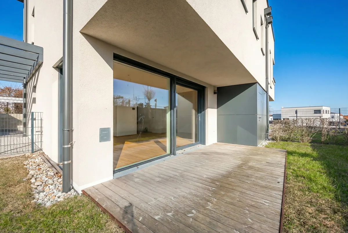 Mehr Platz statt Wohnung: Modernes Familienhaus nahe Wien mit Garten & Terrasse - Widok 2