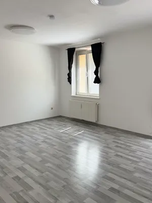Schöne Teilmöbilierte Geimeinde Wohnung zur Direktvergabe