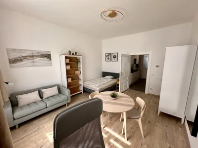 Kurzzeitvermietung! Stilvolle Wohnung ab Juli 2026 verfügbar – Bild 2