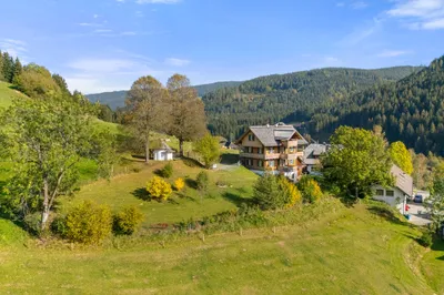 6-Zimmer-Haus kaufen in Feldkirchen – 245 m², € 1.790.000 – Bild 1 von 18