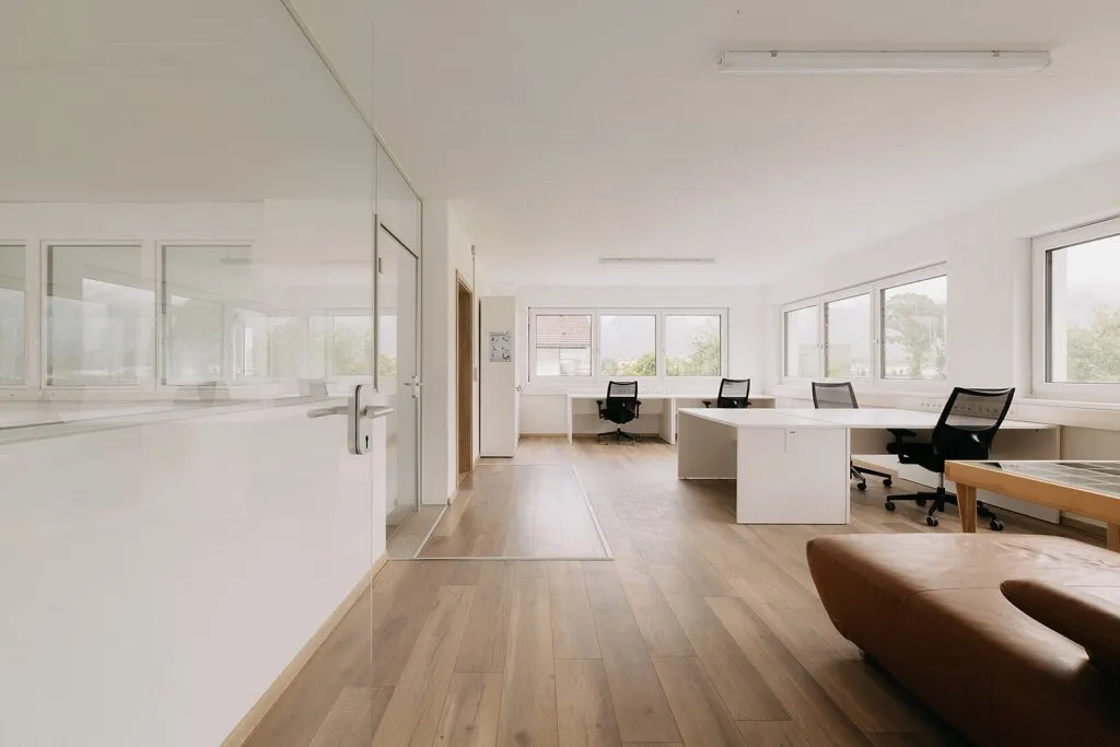 Moderne Gewerbehalle mit Büro, Lager und Top-Ausstattung in Schwaz zu vermieten - Ansicht 2