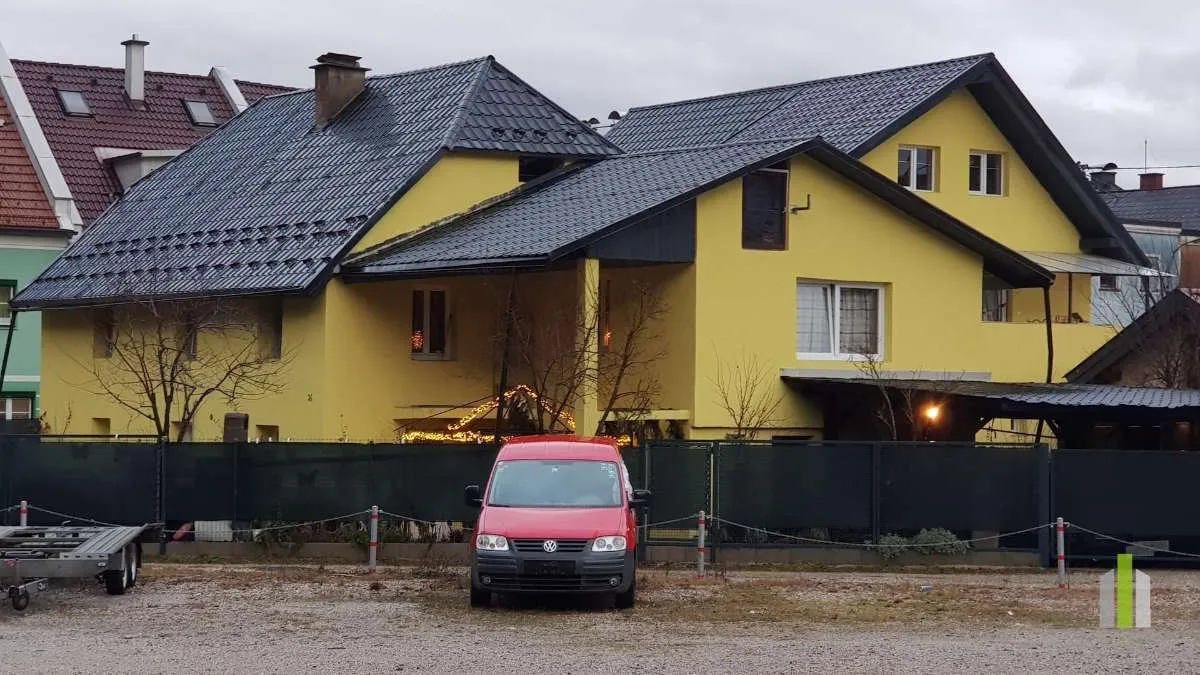 Großzügiges Einfamilienhaus mit Einliegerwohnung - Ansicht 2
