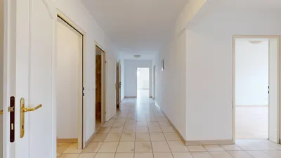 helle 4-Zi-Familien- oder WG-Wohnung im Neubau in zentraler Lage – Bild 2