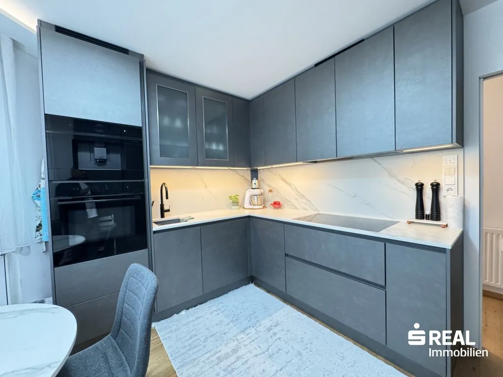 Hochwertig sanierte 4-Zimmer-Wohnung mit Loggia, Stellplatz und großem Keller - Ansicht 2