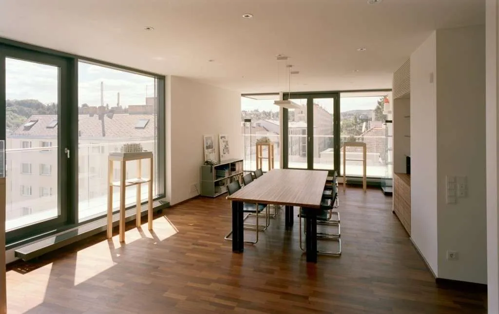 Lichtdurchflutetes DG-Büro mit Balkon und Garage - Ansicht 2