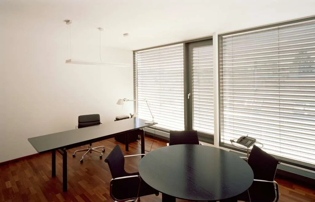 Lichtdurchflutetes DG-Büro mit Balkon und Garage - Ansicht 3